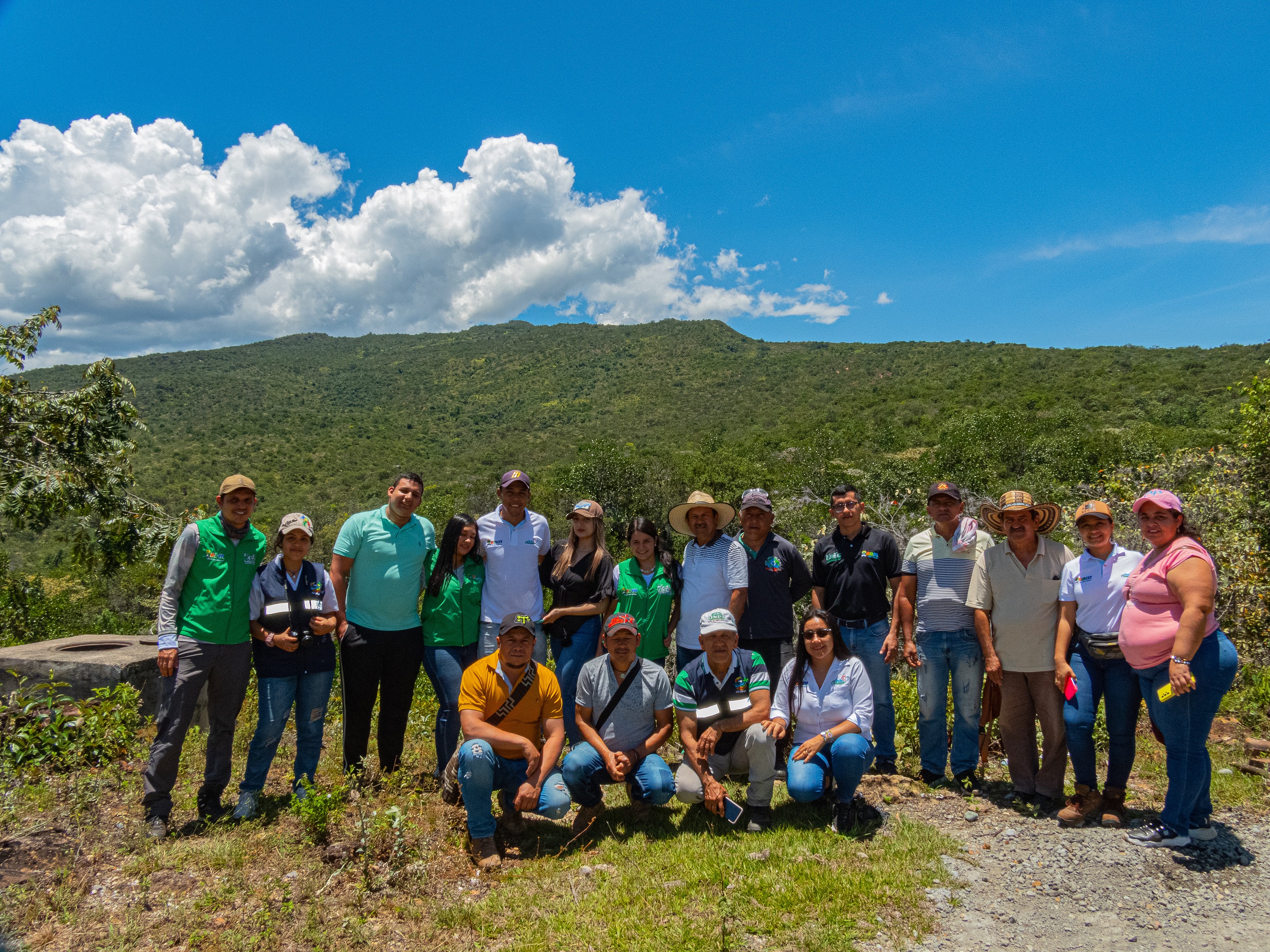 grupo de monitoreo de la biodiversidad en Paicol