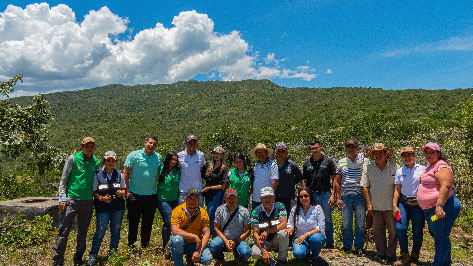 grupo de monitoreo de la biodiversidad en Paicol